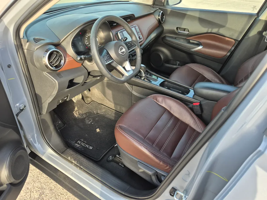 2023 Nissan Kicks SL 