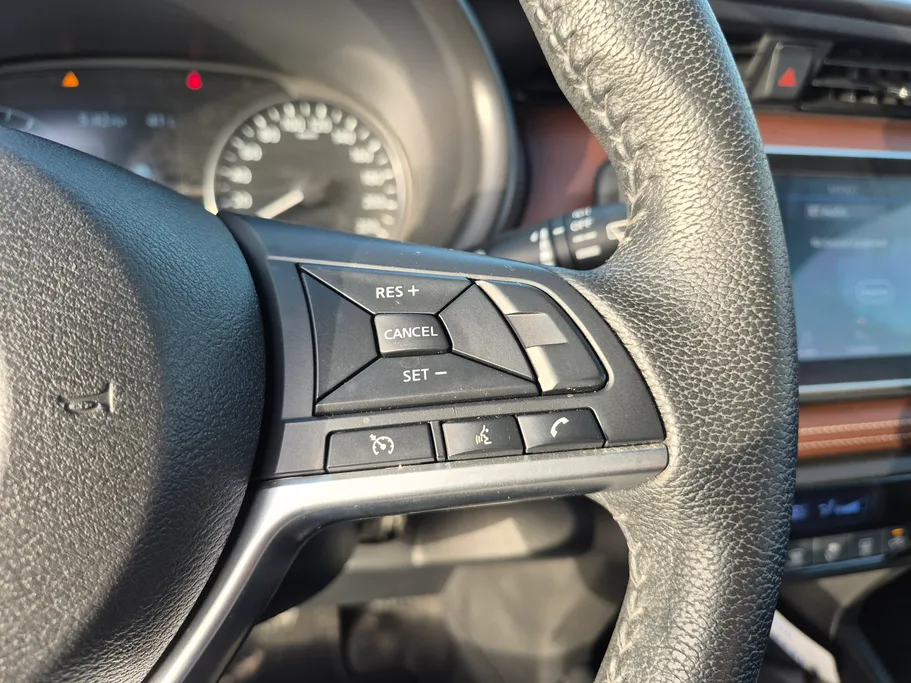 2023 Nissan Kicks SL 