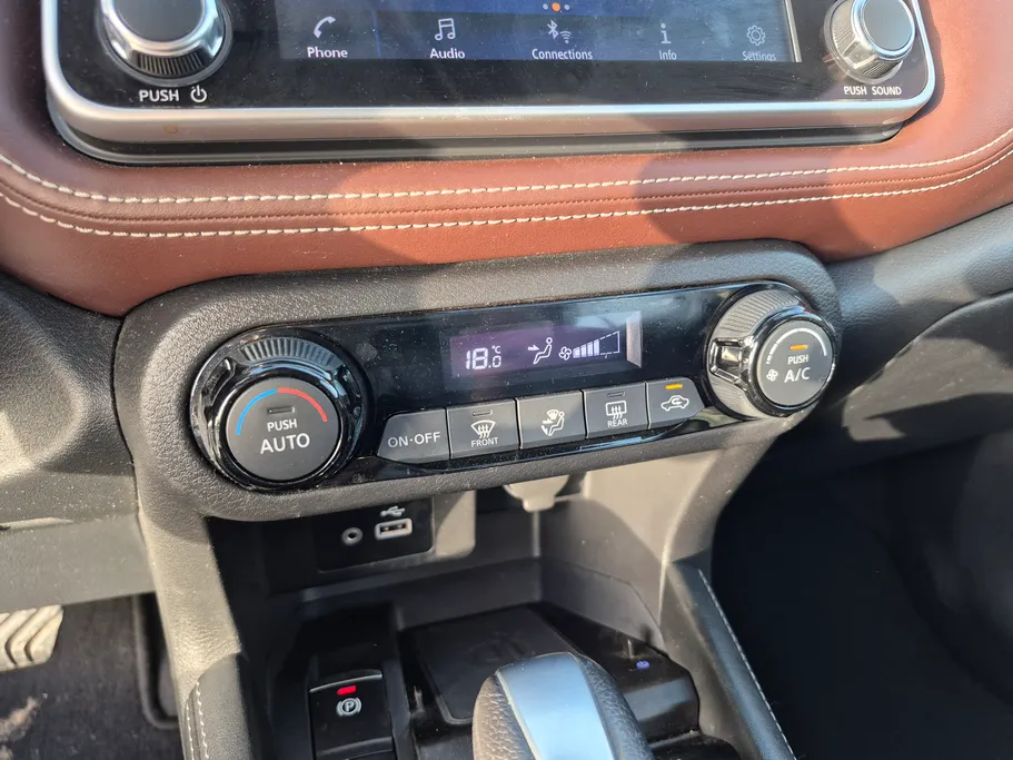 2023 Nissan Kicks SL 