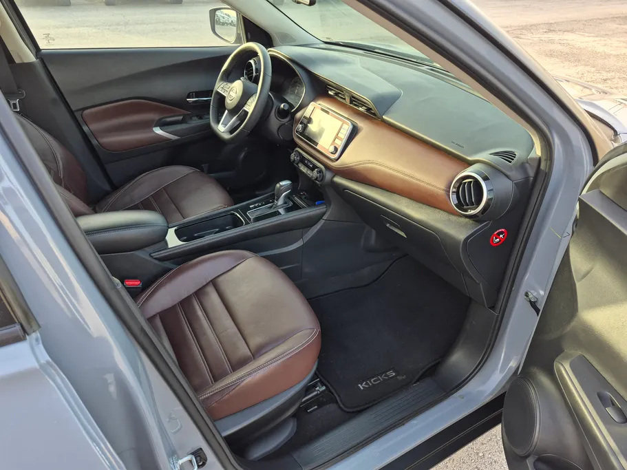 2023 Nissan Kicks SL 