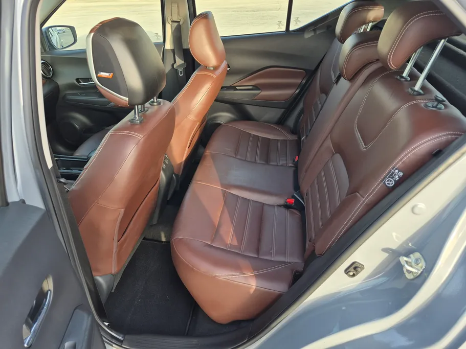 2023 Nissan Kicks SL 