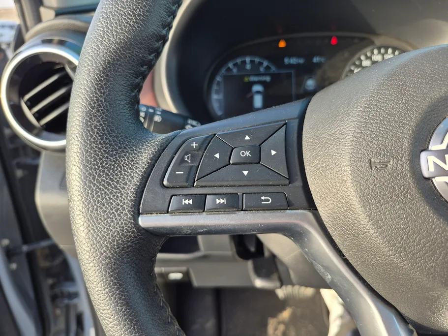 2023 Nissan Kicks SL 