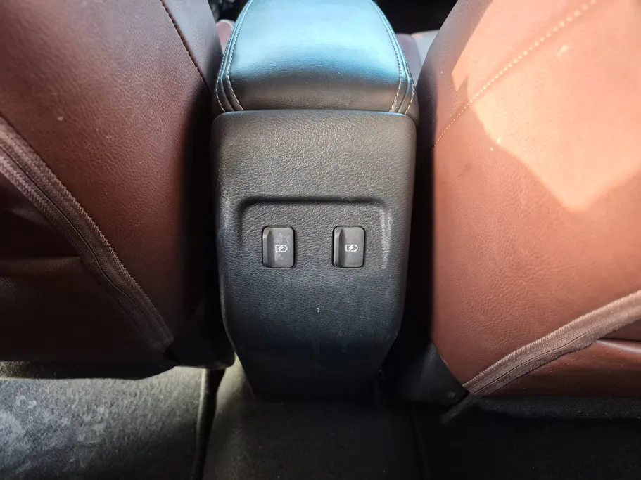 2023 Nissan Kicks SL 