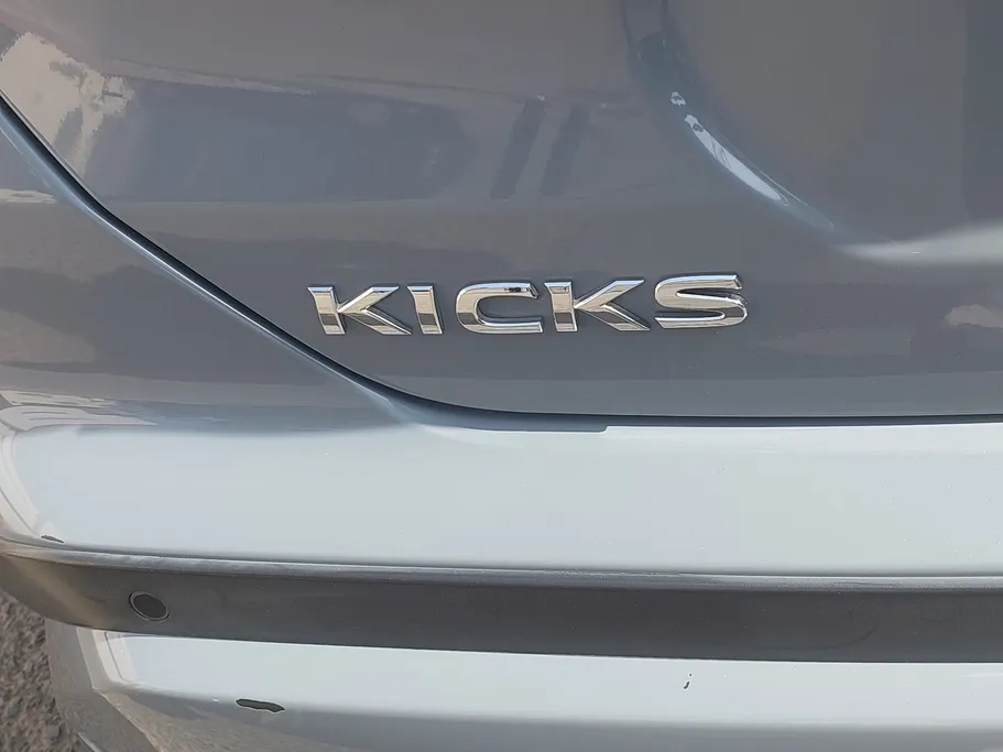 2023 Nissan Kicks SL 