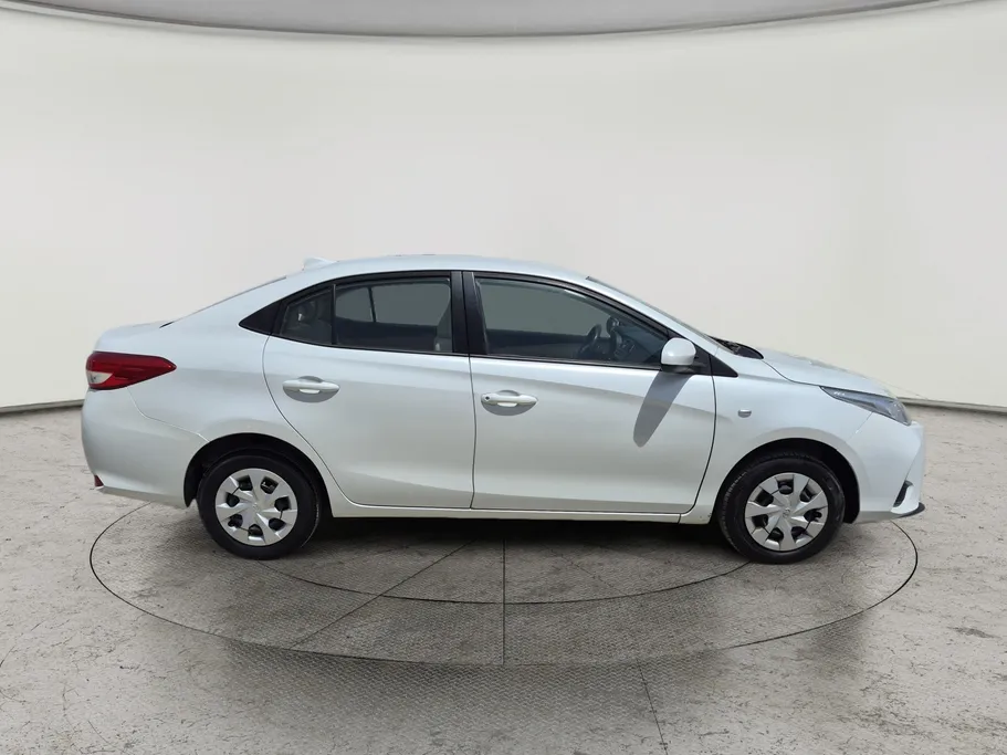 2021 Toyota Yaris  Y 