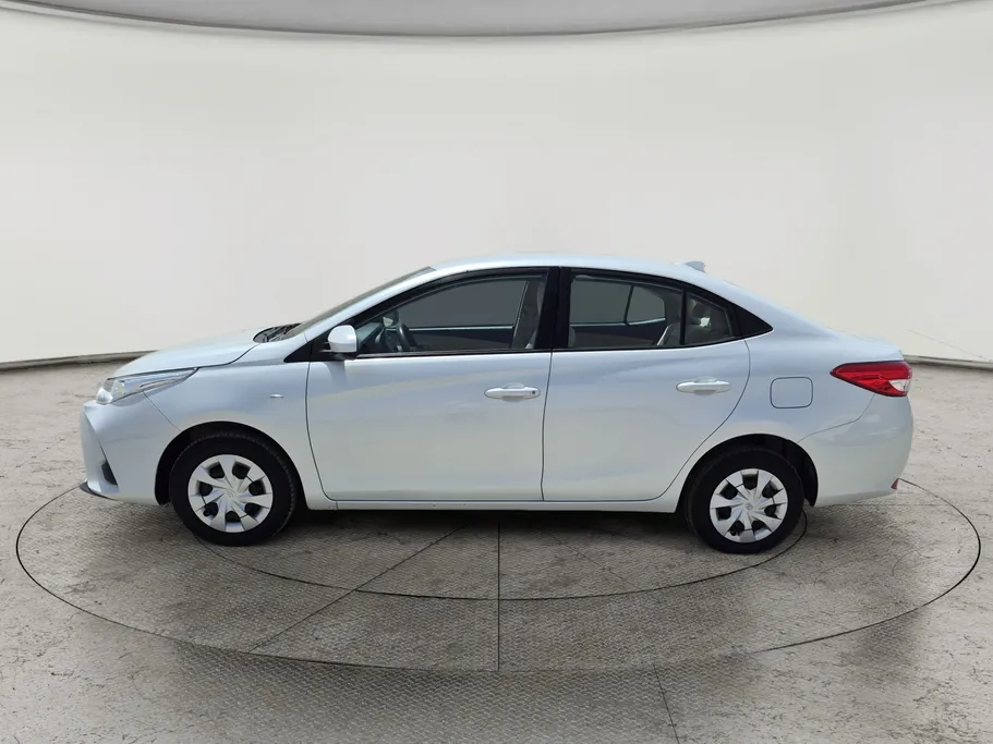 2021 Toyota Yaris  Y 