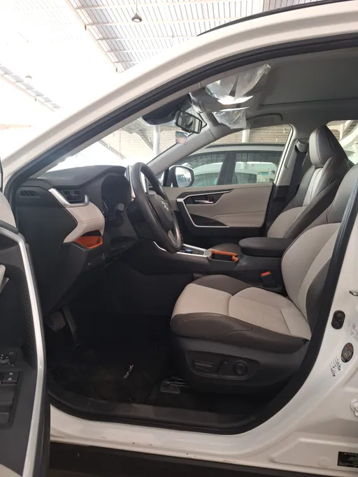 2025 Toyota RAV4 GLE 
