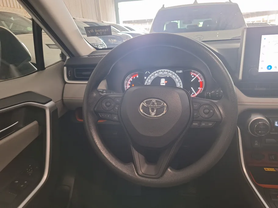 2025 Toyota RAV4 GLE 