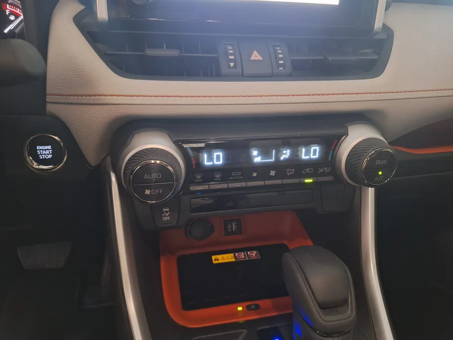 2025 Toyota RAV4 GLE 