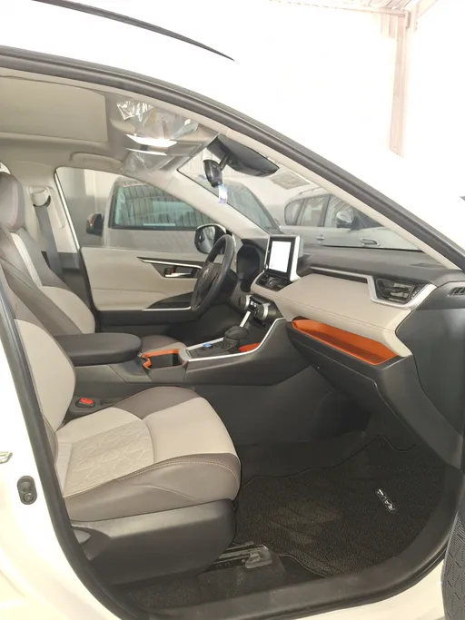 2025 Toyota RAV4 GLE 