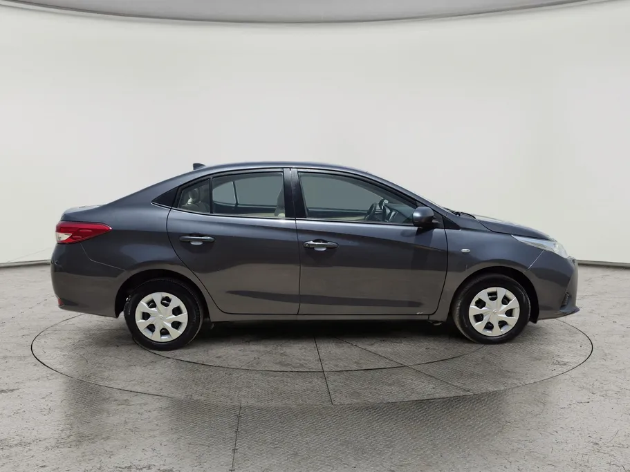 2022 Toyota Yaris  Y 