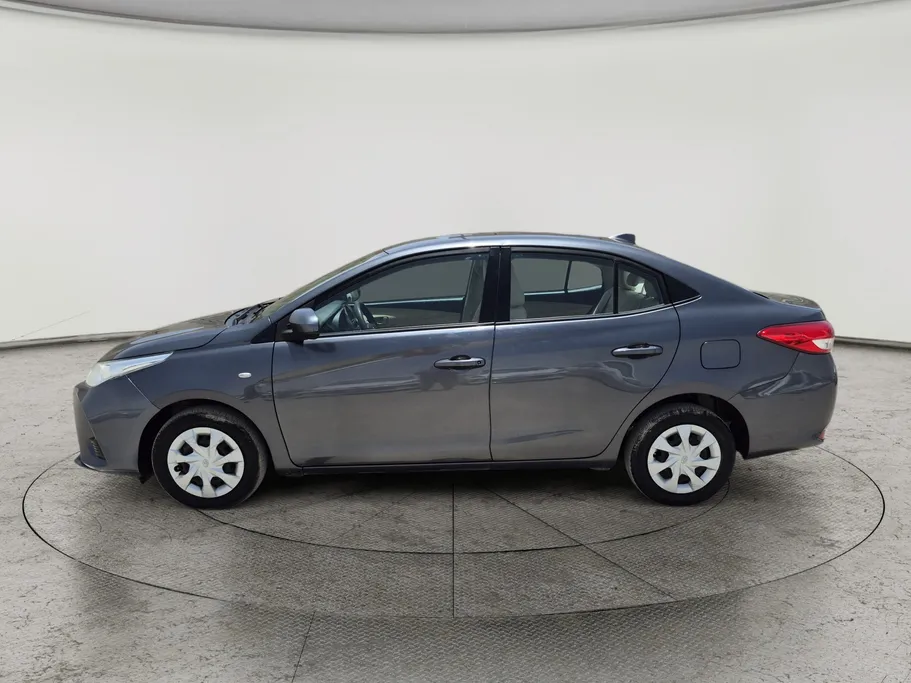 2022 Toyota Yaris  Y 
