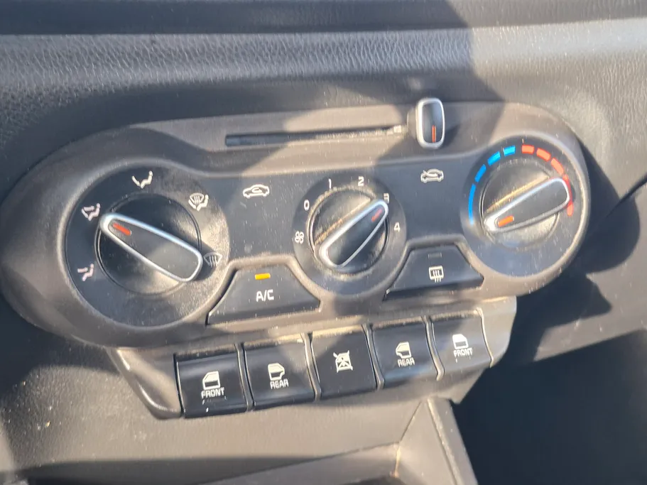 2023 Kia Pegas LX 