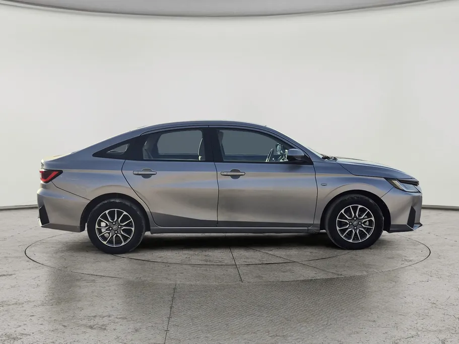 2024 Toyota Yaris  Y 