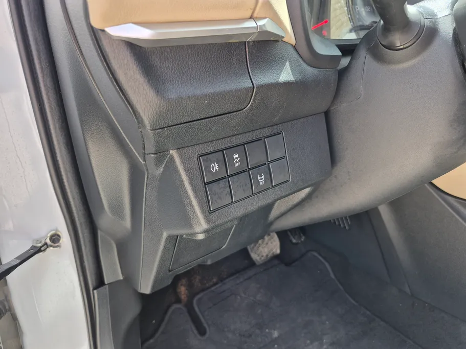 2023 Toyota Yaris  Y 