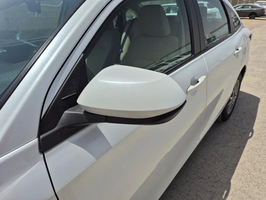 2023 Toyota Yaris  Y 