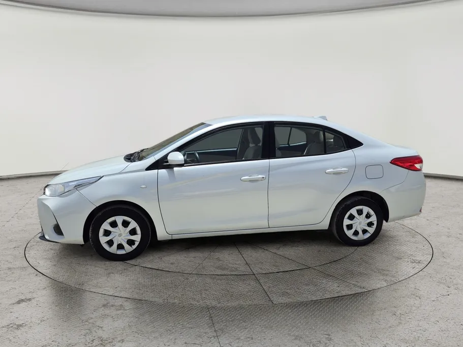 2022 Toyota Yaris  Y 