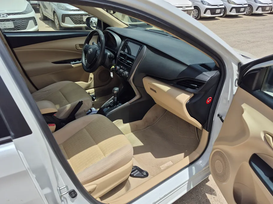 2022 Toyota Yaris  Y 