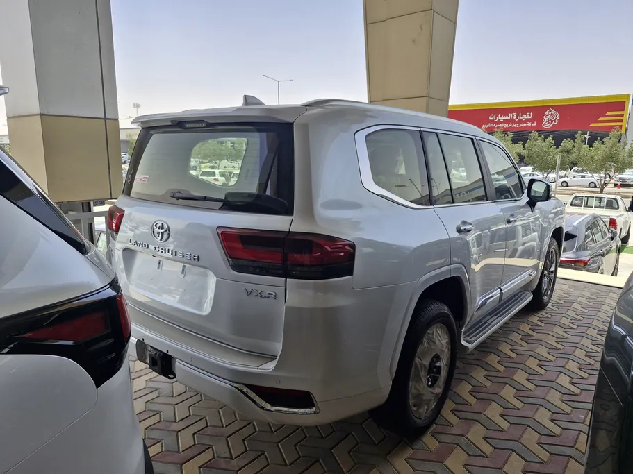 تويوتا لاندكروزر VXR 2026 