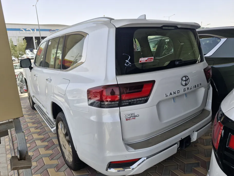 تويوتا لاندكروزر VXR 2026 