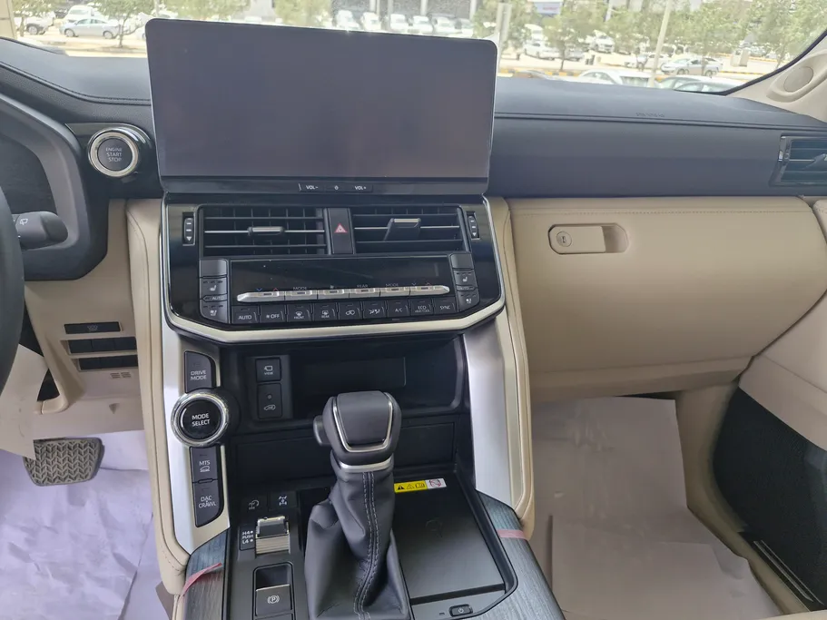تويوتا لاندكروزر VXR 2026 