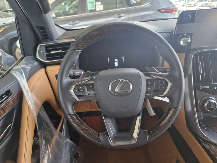 2025 Lexus LX 600 