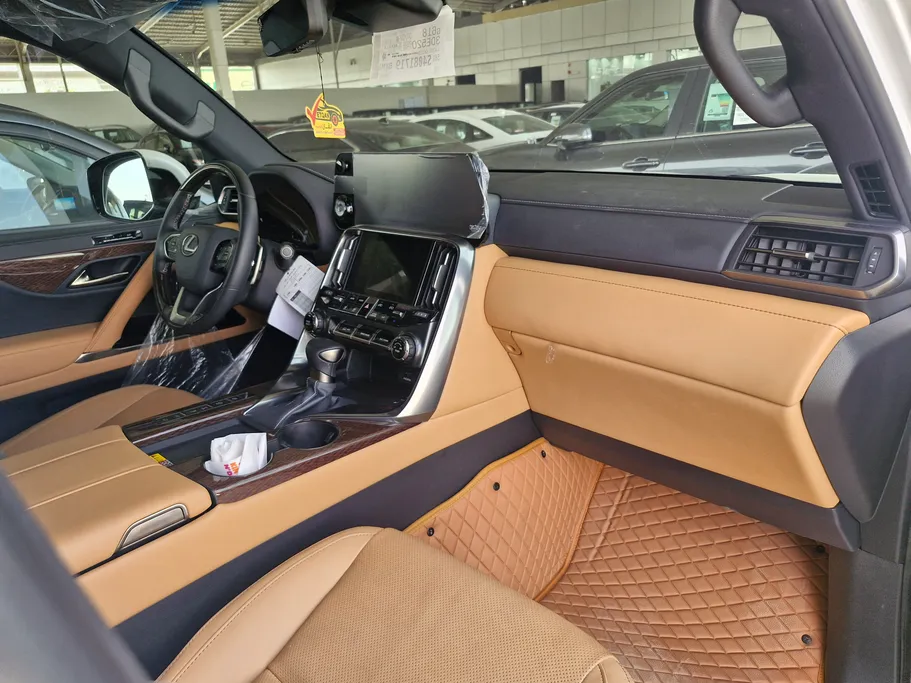 2025 Lexus LX 600 