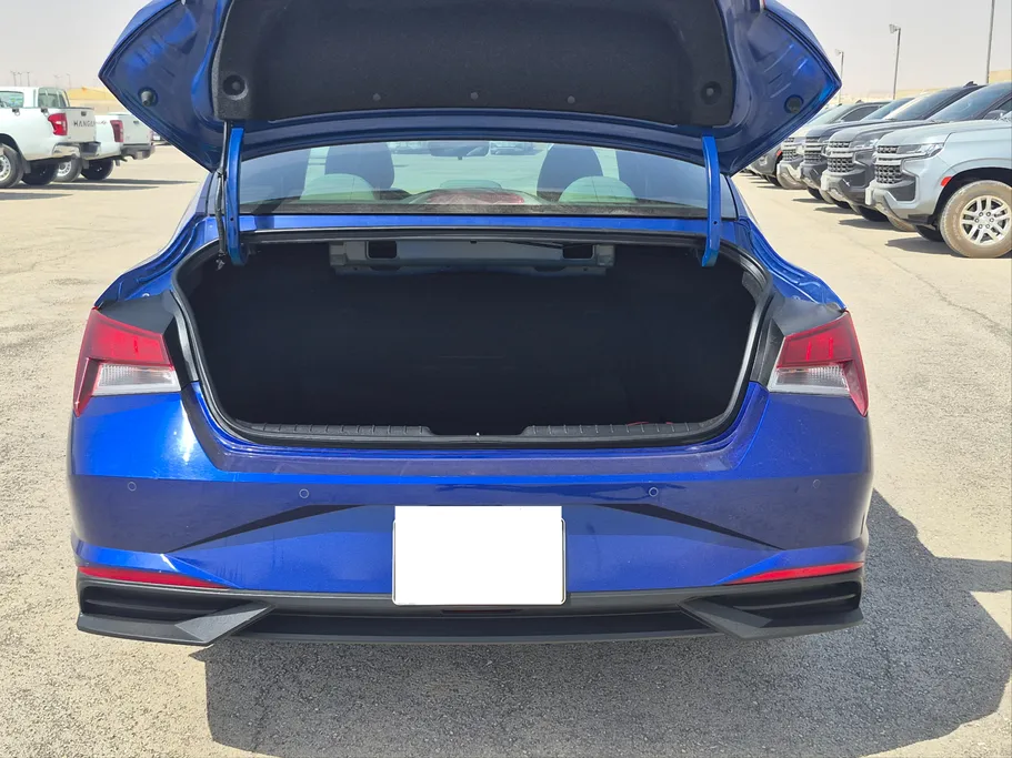 2023 Hyundai Elantra Smart 