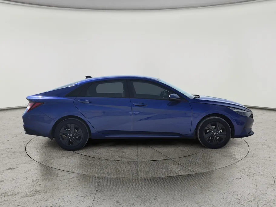 2023 Hyundai Elantra Smart 