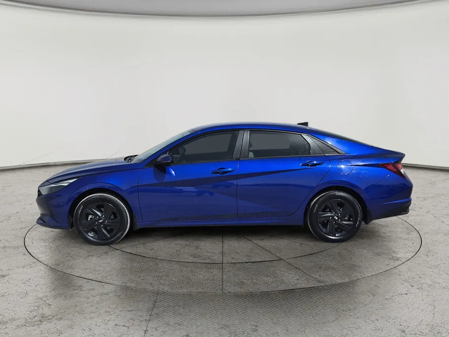2023 Hyundai Elantra Smart 