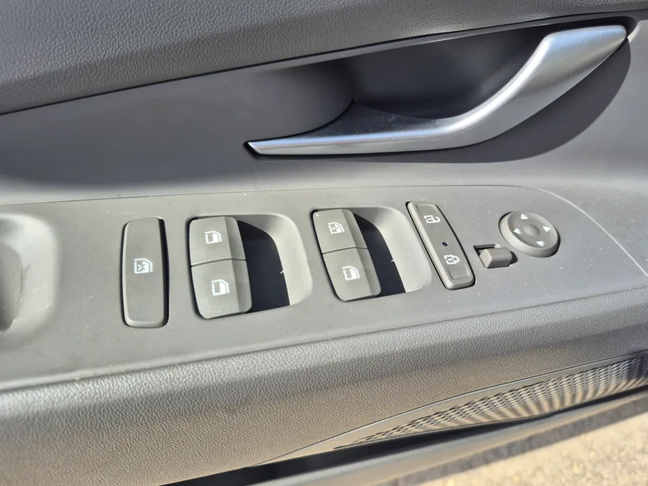 2023 Hyundai Elantra Smart 