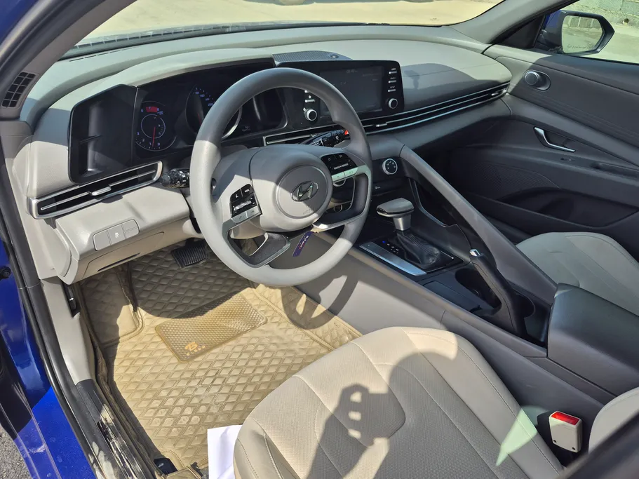 2023 Hyundai Elantra Smart 