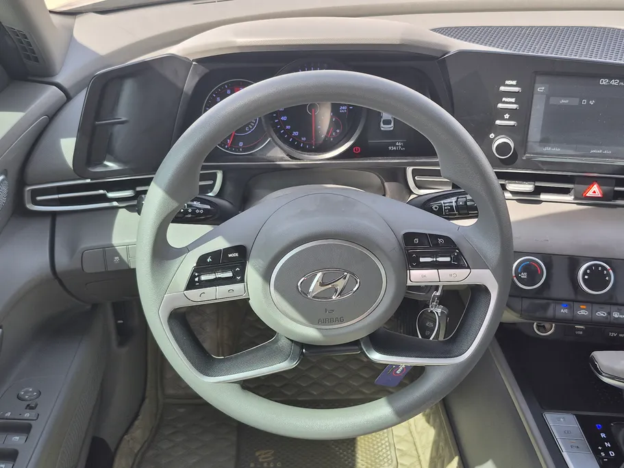 2023 Hyundai Elantra Smart 