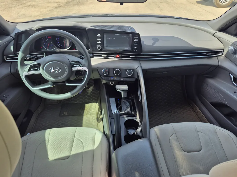 2023 Hyundai Elantra Smart 