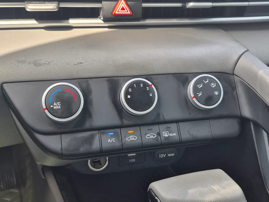 2023 Hyundai Elantra Smart 