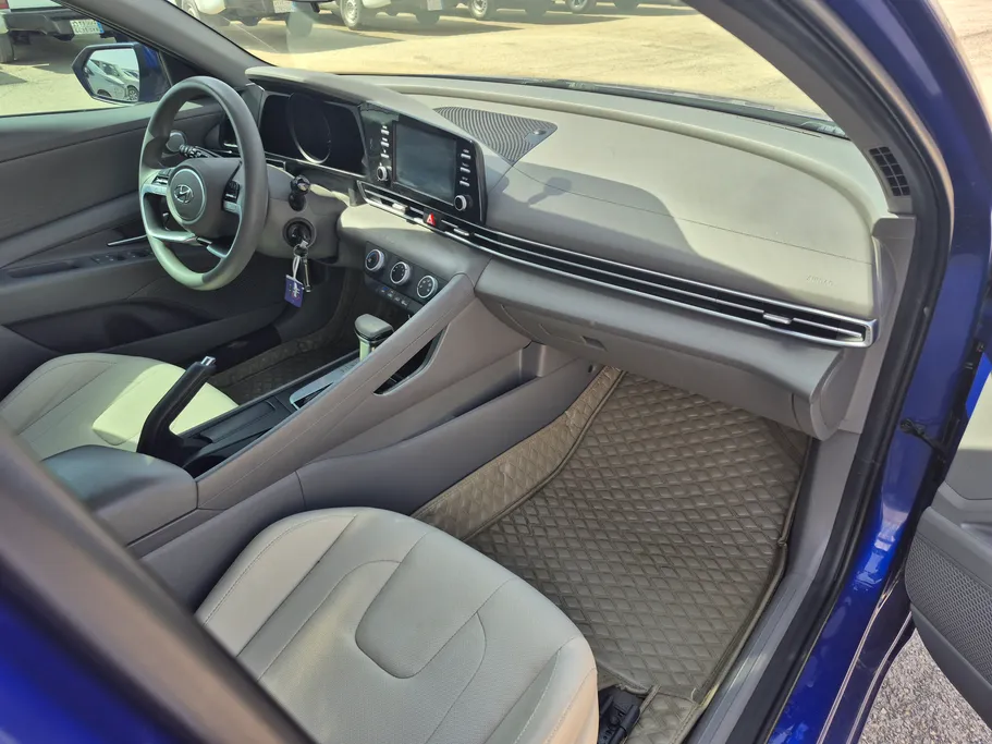 2023 Hyundai Elantra Smart 