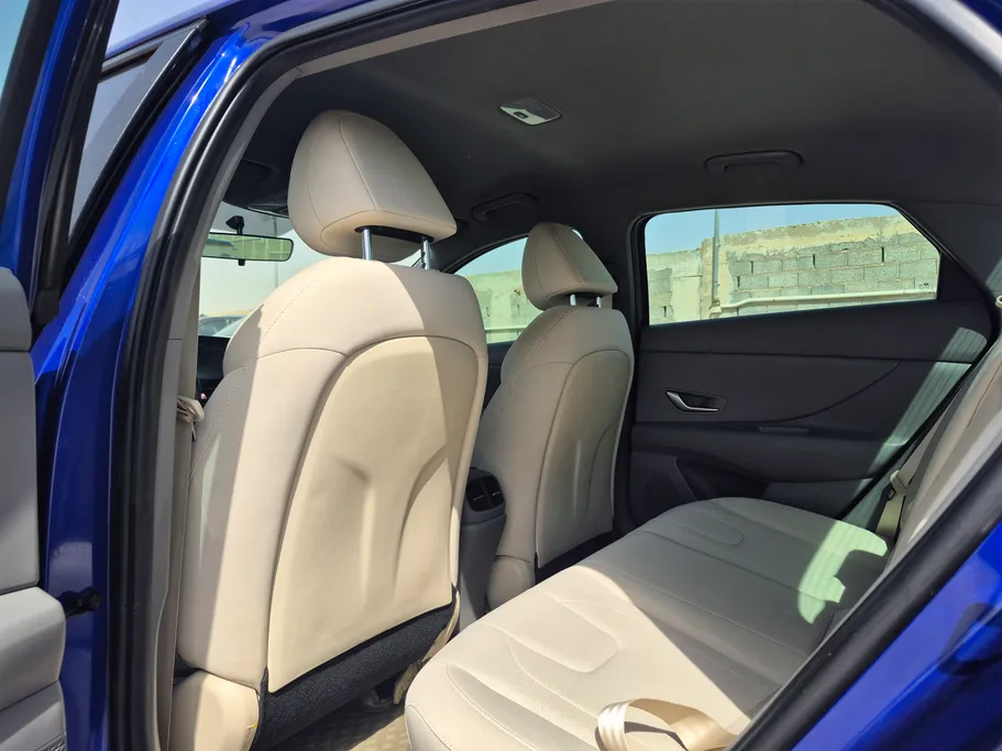 2023 Hyundai Elantra Smart 