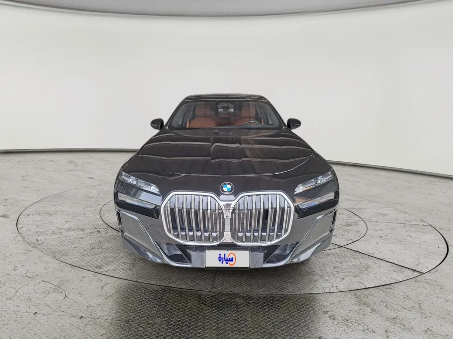 بي ام دبليو الفئة السابعة 735i 2025 