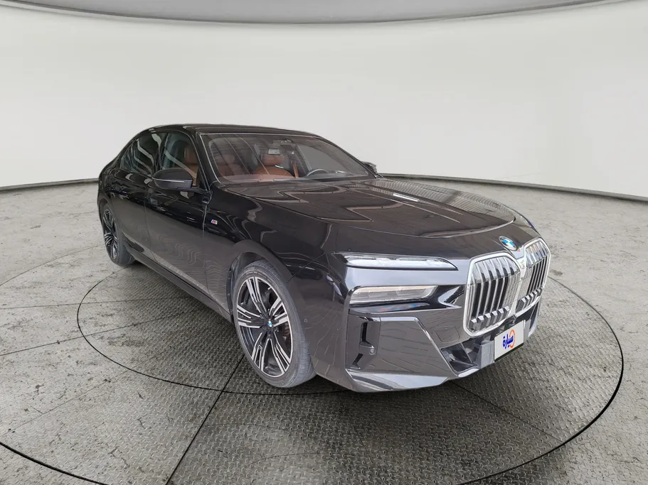 بي ام دبليو الفئة السابعة 735i 2025 