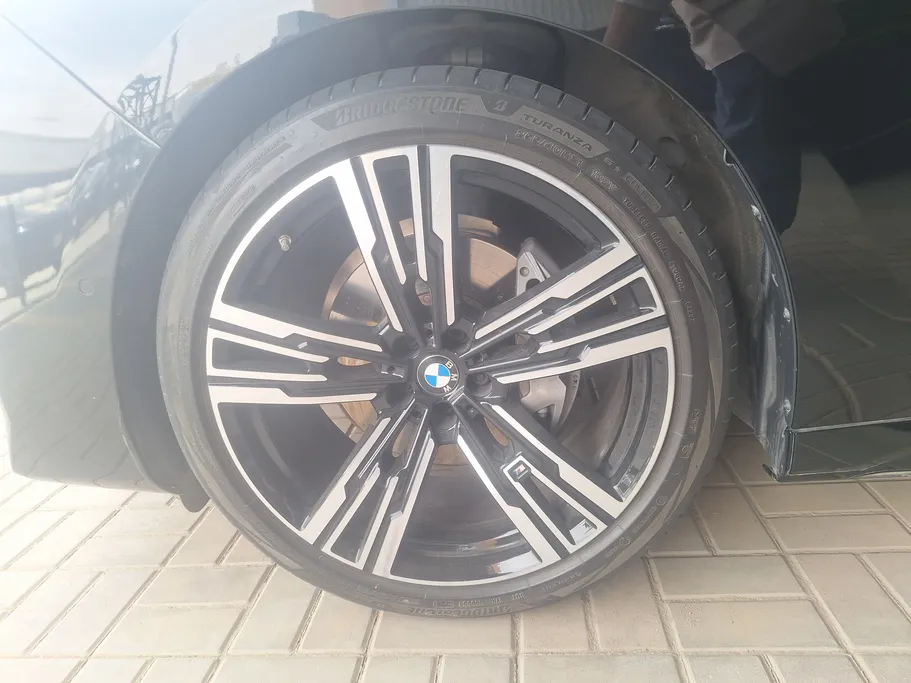 بي ام دبليو الفئة السابعة 735i 2025 