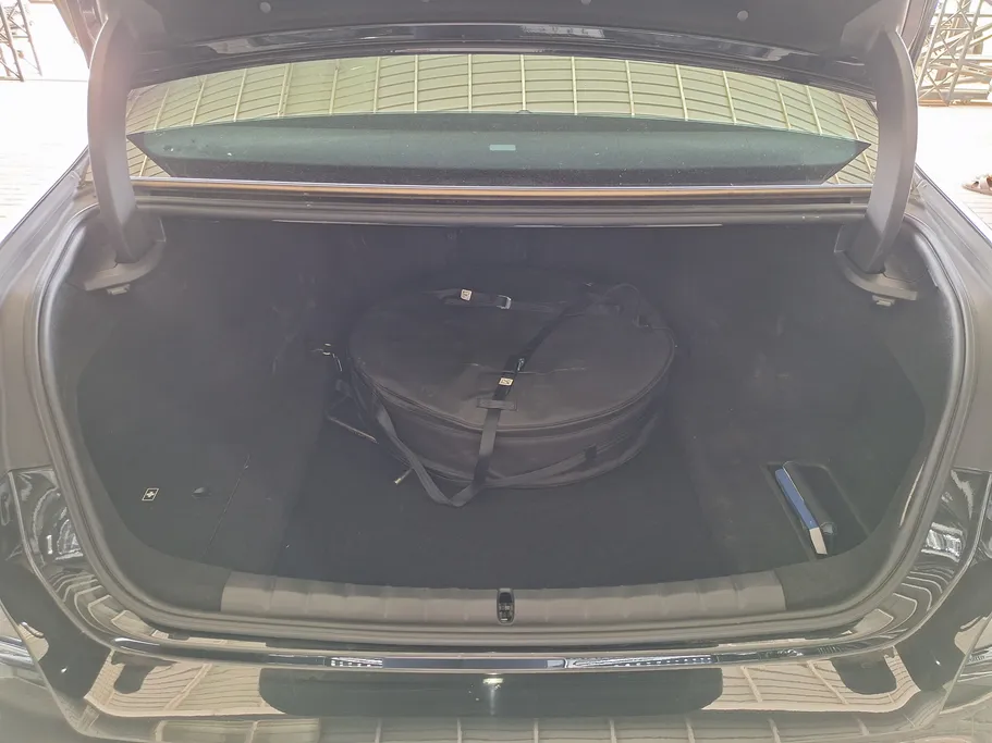 بي ام دبليو الفئة السابعة 735i 2025 