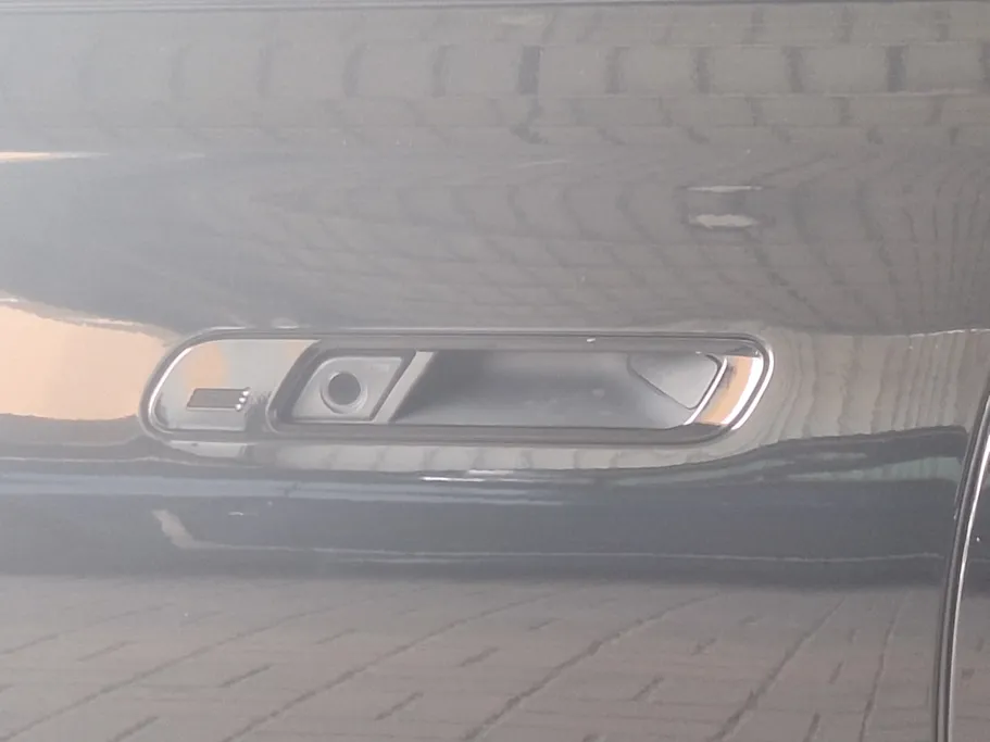 بي ام دبليو الفئة السابعة 735i 2025 