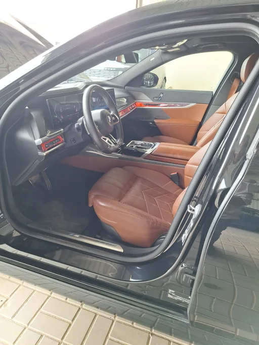 بي ام دبليو الفئة السابعة 735i 2025 