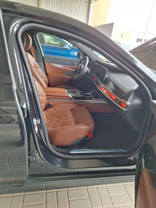 بي ام دبليو الفئة السابعة 735i 2025 