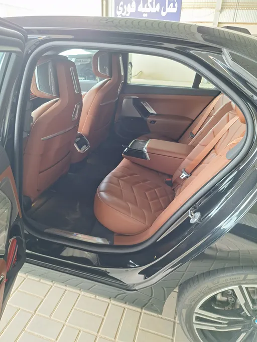 بي ام دبليو الفئة السابعة 735i 2025 