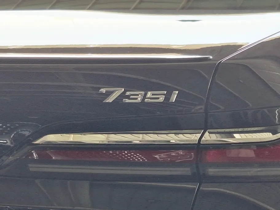 بي ام دبليو الفئة السابعة 735i 2025 