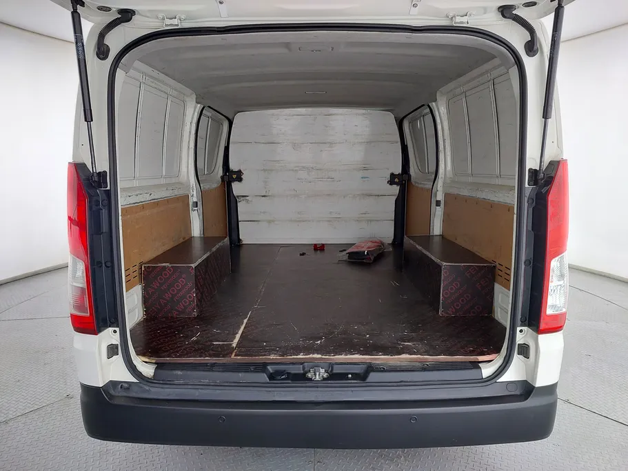 2024 Toyota Haice فان بضاعه 