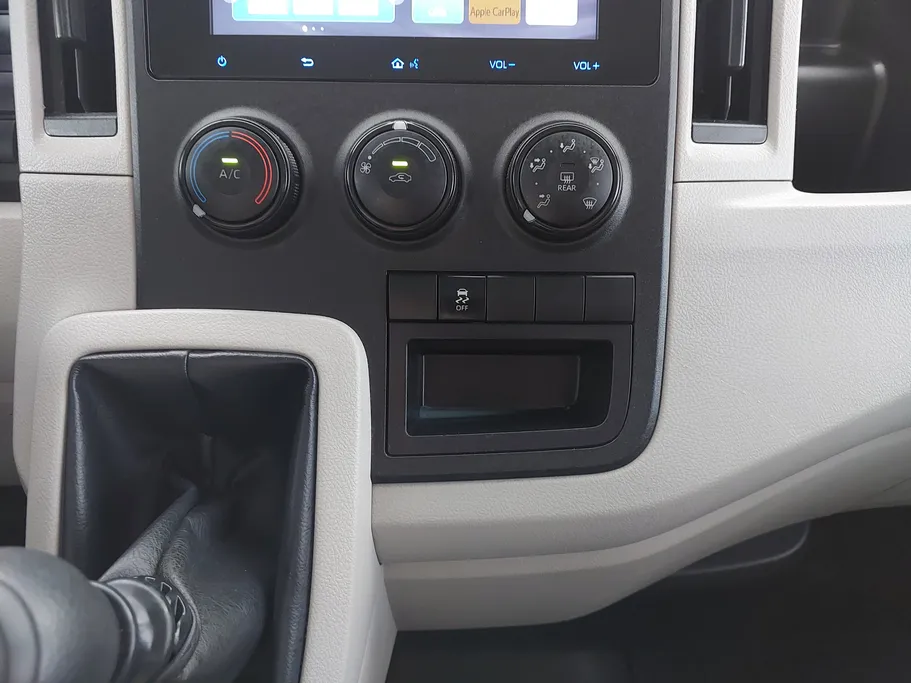 2024 Toyota Haice فان بضاعه 