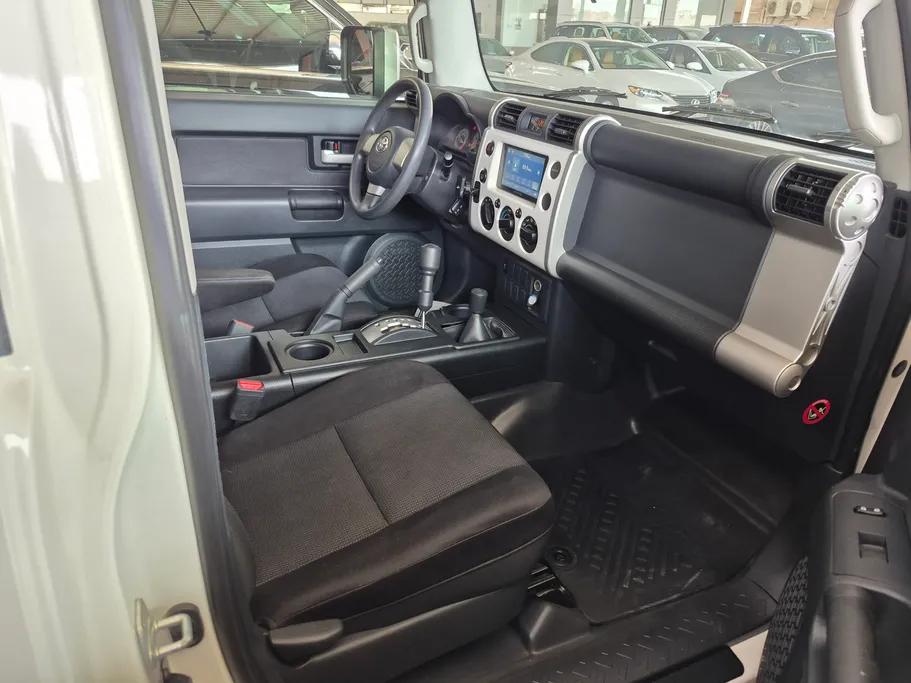 تويوتا اف جي FJ Cruiser 2023 