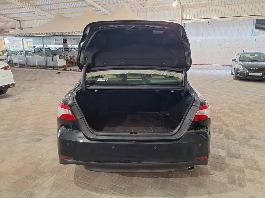 2019 Toyota Camry  GLE 